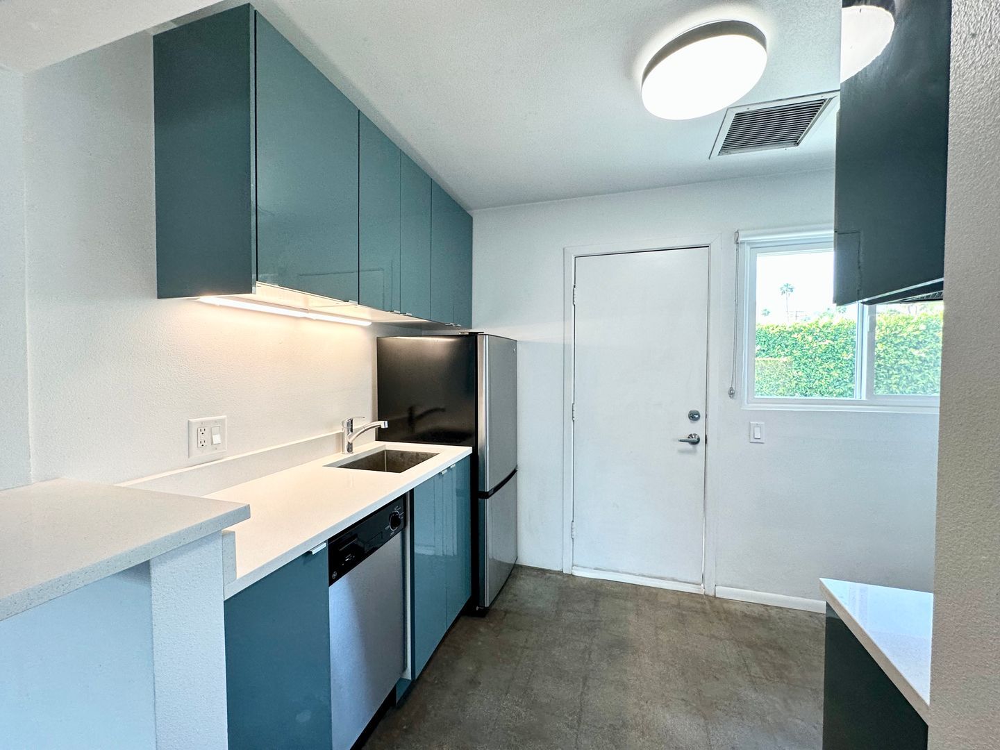 700 N Riverside Dr. - Unit 7 - Palm Springs - California - 1 bath rental property