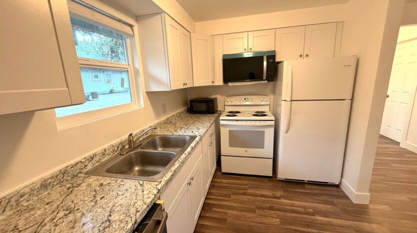 905 SW Pelton Pl - Bend - Oregon - 2 bed, 1 bath rental property