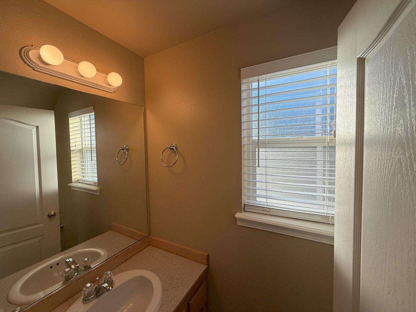 2561 NW Cedar Ave - 4 - Redmond - Oregon - 2 bed, 2.5 bath rental property