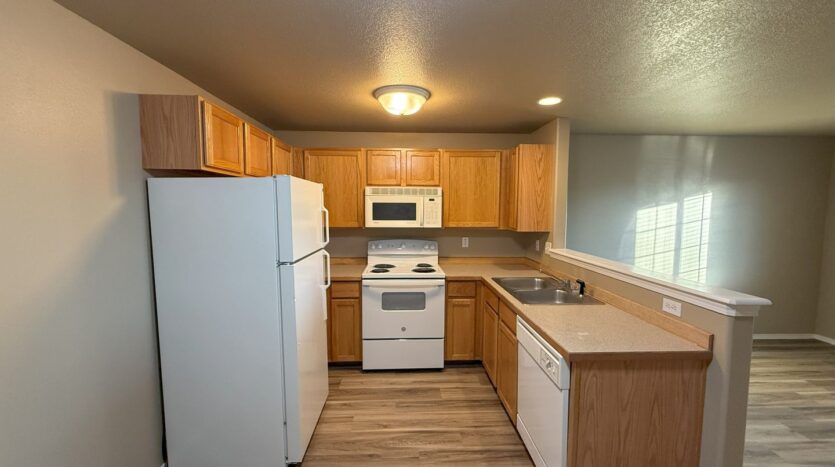 2561 NW Cedar Ave - 4 - Redmond - Oregon - 2 bed, 2.5 bath rental property