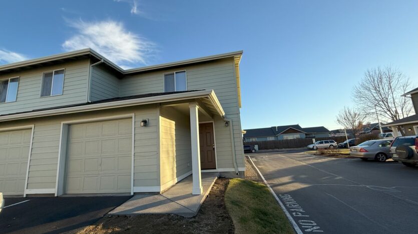 2561 NW Cedar Ave - 4 - Redmond - Oregon - 2 bed, 2.5 bath rental property