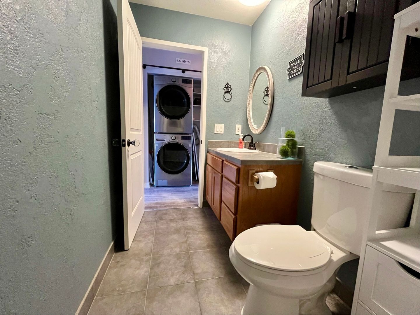 390 N Hayden Island Dr. - Portland - Oregon - 1 bed, 1 bath rental property