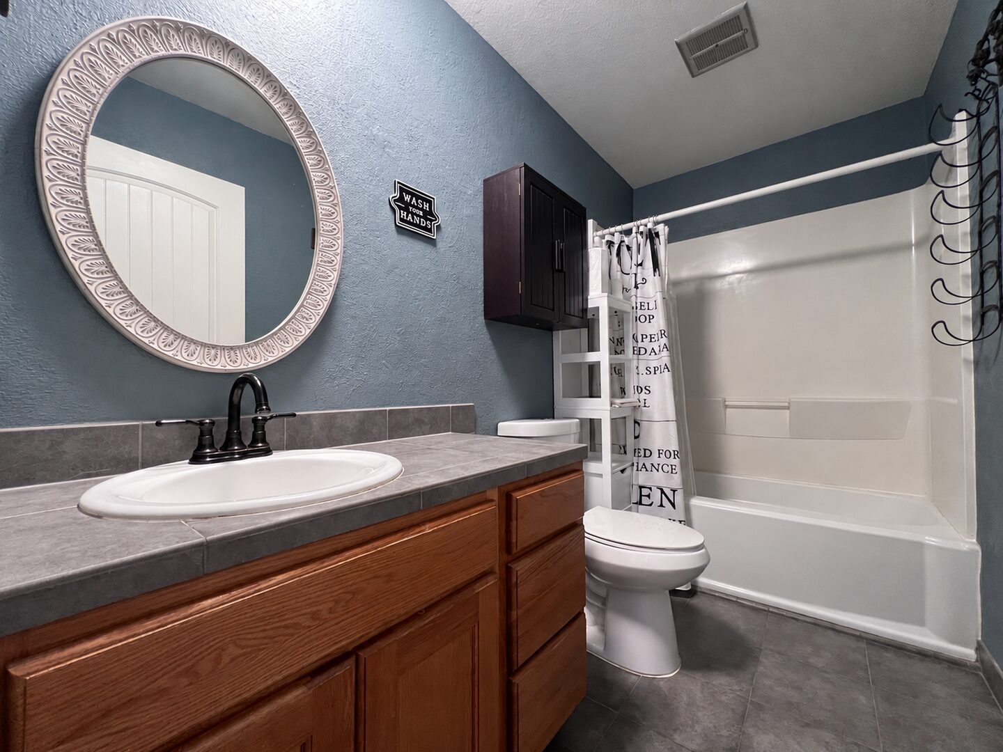 390 N Hayden Island Dr. - Portland - Oregon - 1 bed, 1 bath rental property