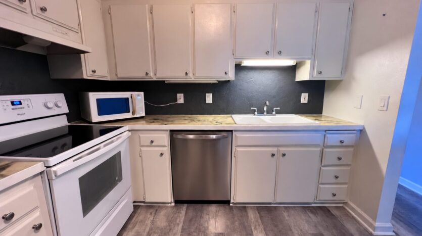 390 N Hayden Island Dr. - Portland - Oregon - 1 bed, 1 bath rental property