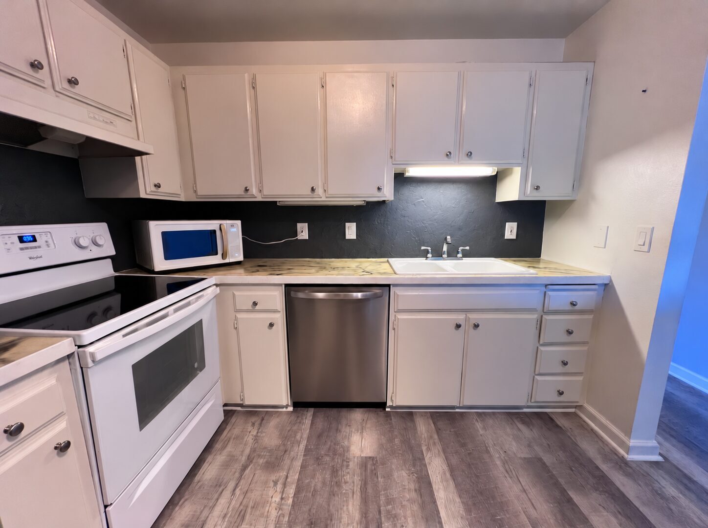 390 N Hayden Island Dr. - Portland - Oregon - 1 bed, 1 bath rental property
