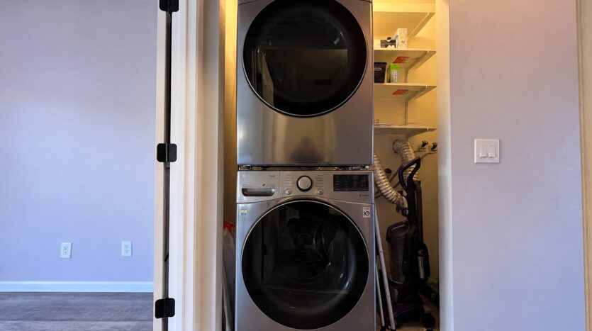 390 N Hayden Island Dr. - Portland - Oregon - 1 bed, 1 bath rental property