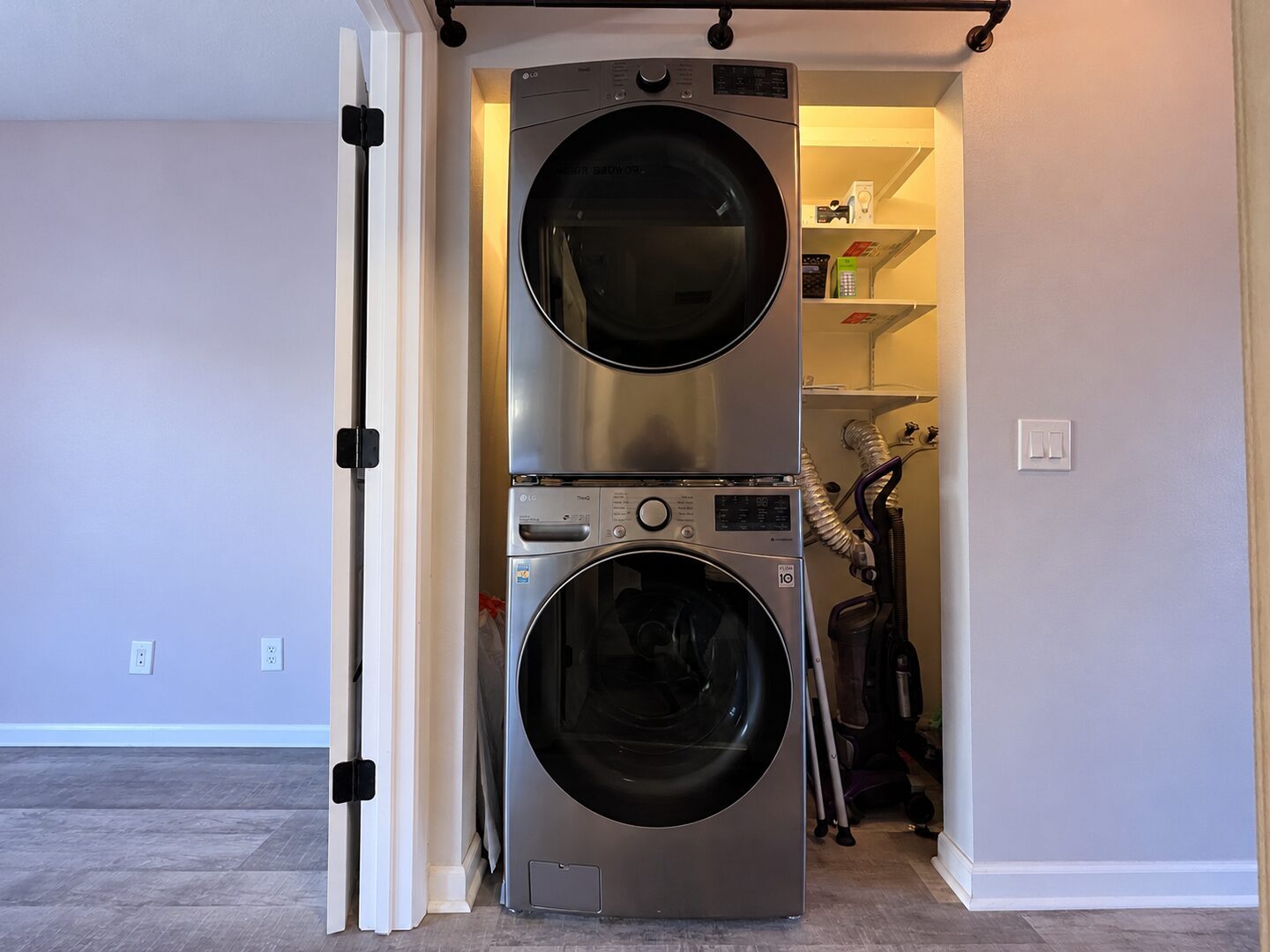 390 N Hayden Island Dr. - Portland - Oregon - 1 bed, 1 bath rental property