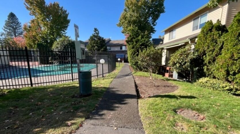 390 N Hayden Island Dr. - Portland - Oregon - 1 bed, 1 bath rental property