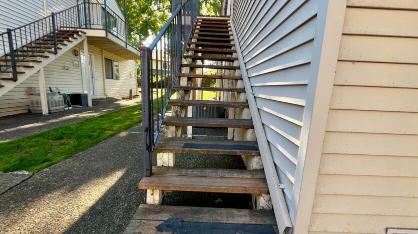 390 N Hayden Island Dr. - Portland - Oregon - 1 bed, 1 bath rental property