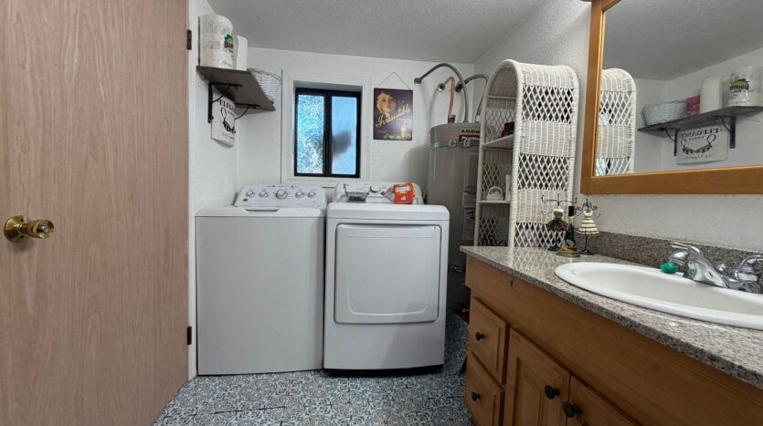 444 N Tomahawk Island Dr - Portland - Oregon - 2 bed, 1 bath rental property