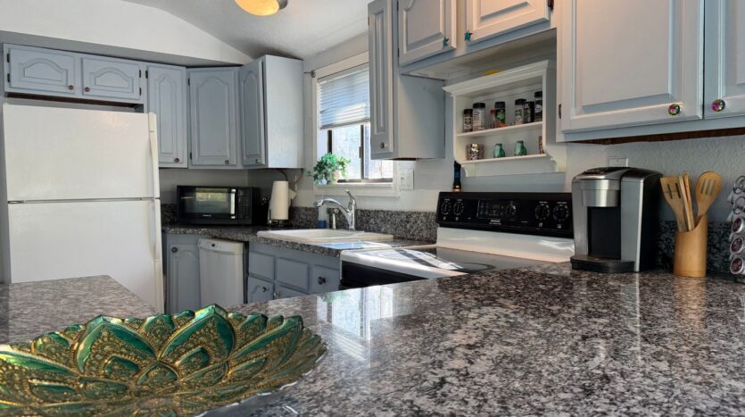 444 N Tomahawk Island Dr - Portland - Oregon - 2 bed, 1 bath rental property