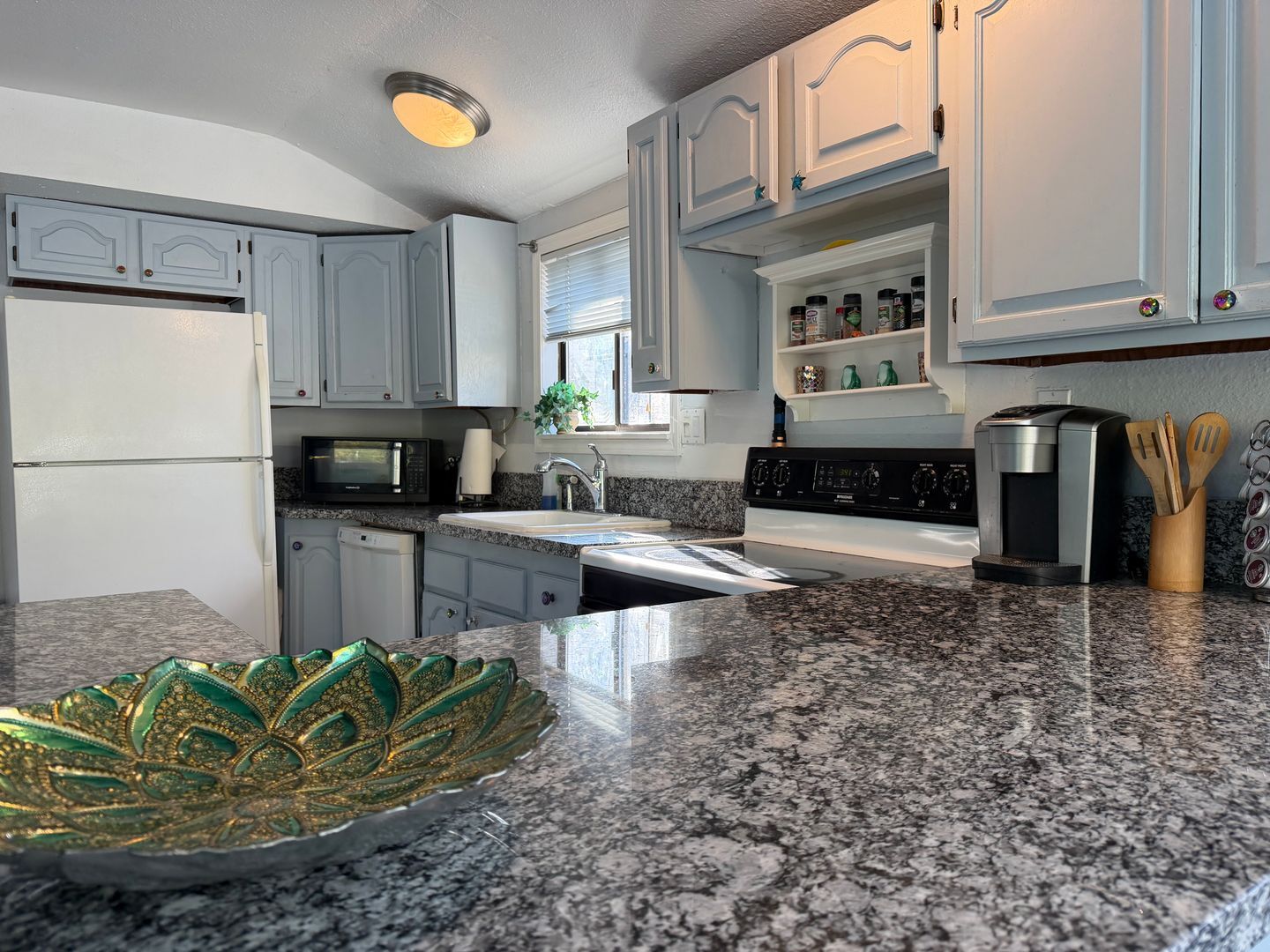 444 N Tomahawk Island Dr - Portland - Oregon - 2 bed, 1 bath rental property