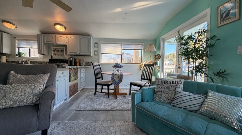 444 N Tomahawk Island Dr - Portland - Oregon - 2 bed, 1 bath rental property