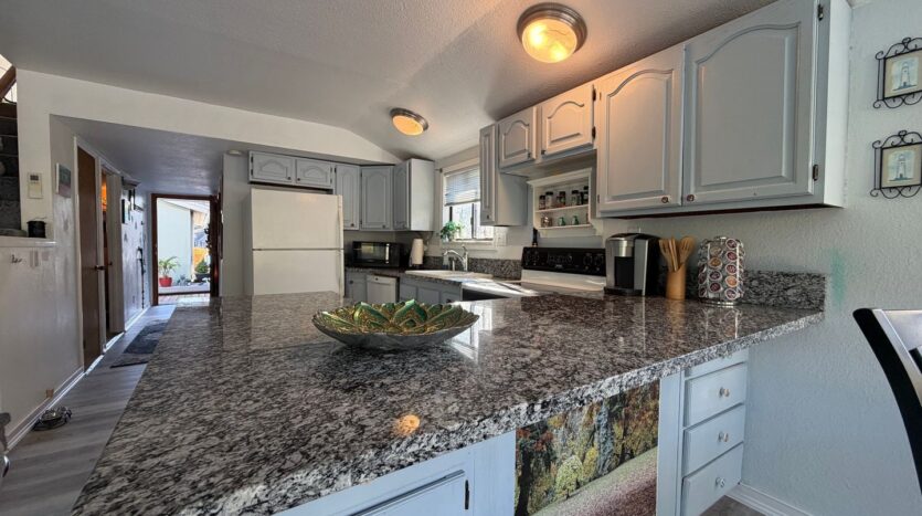 444 N Tomahawk Island Dr - Portland - Oregon - 2 bed, 1 bath rental property