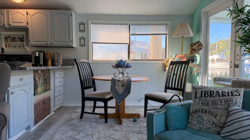 444 N Tomahawk Island Dr - Portland - Oregon - 2 bed, 1 bath rental property