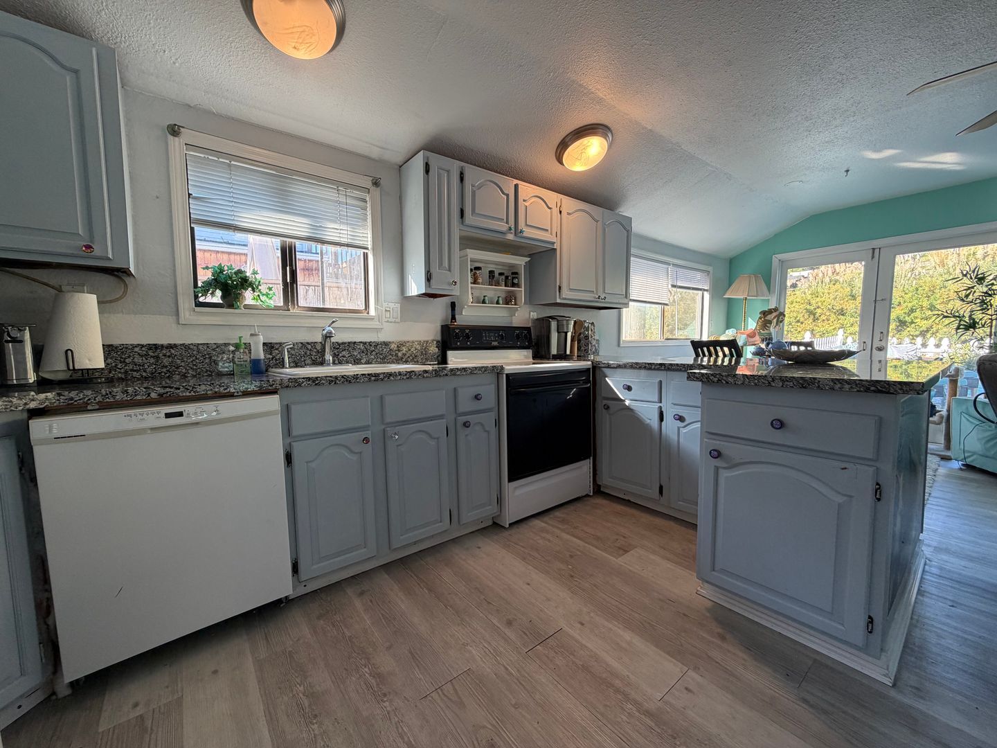 444 N Tomahawk Island Dr - Portland - Oregon - 2 bed, 1 bath rental property