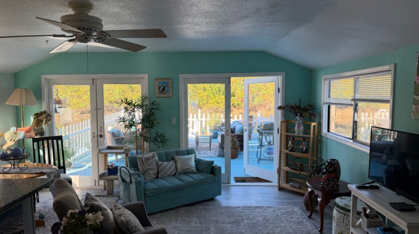 444 N Tomahawk Island Dr - Portland - Oregon - 2 bed, 1 bath rental property