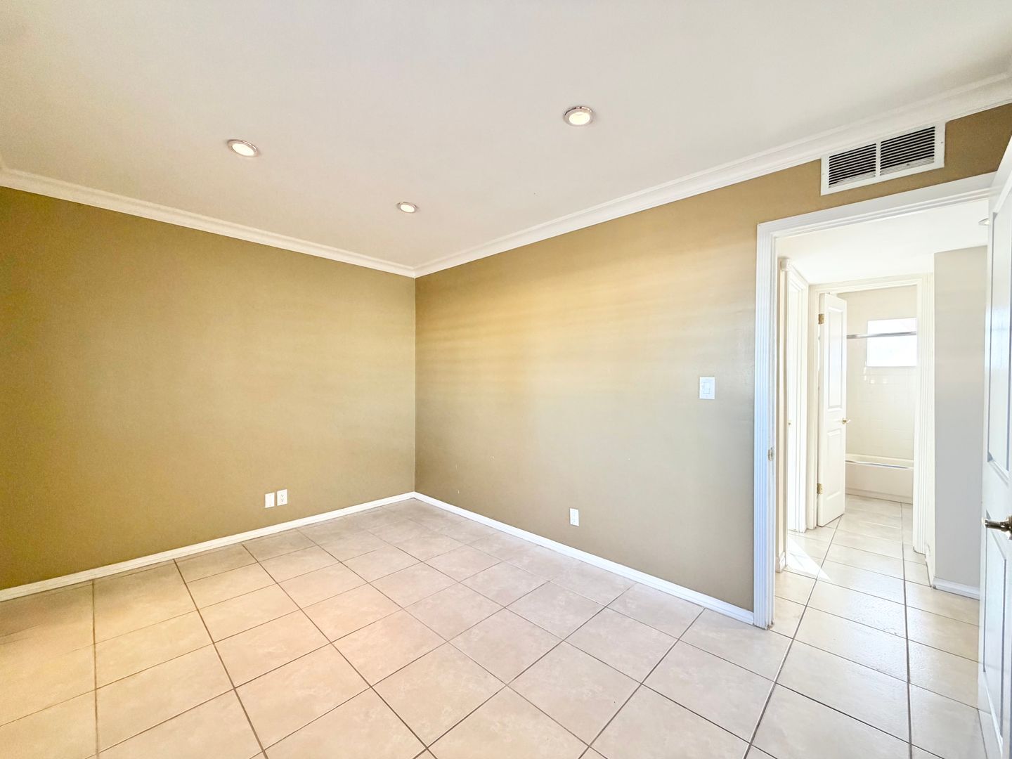 445 N Farrell Dr - Palm Springs - California - 4 bed, 2 bath rental property