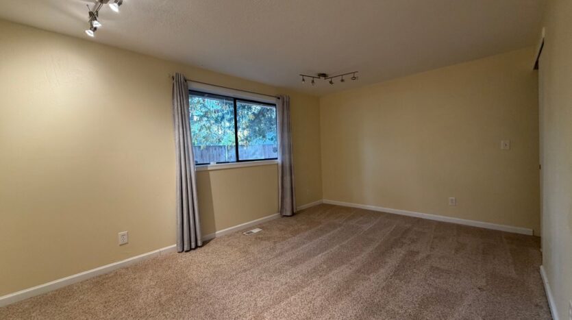 623 NE 172nd Ave. - Portland - Oregon - 3 bed, 1 bath rental property