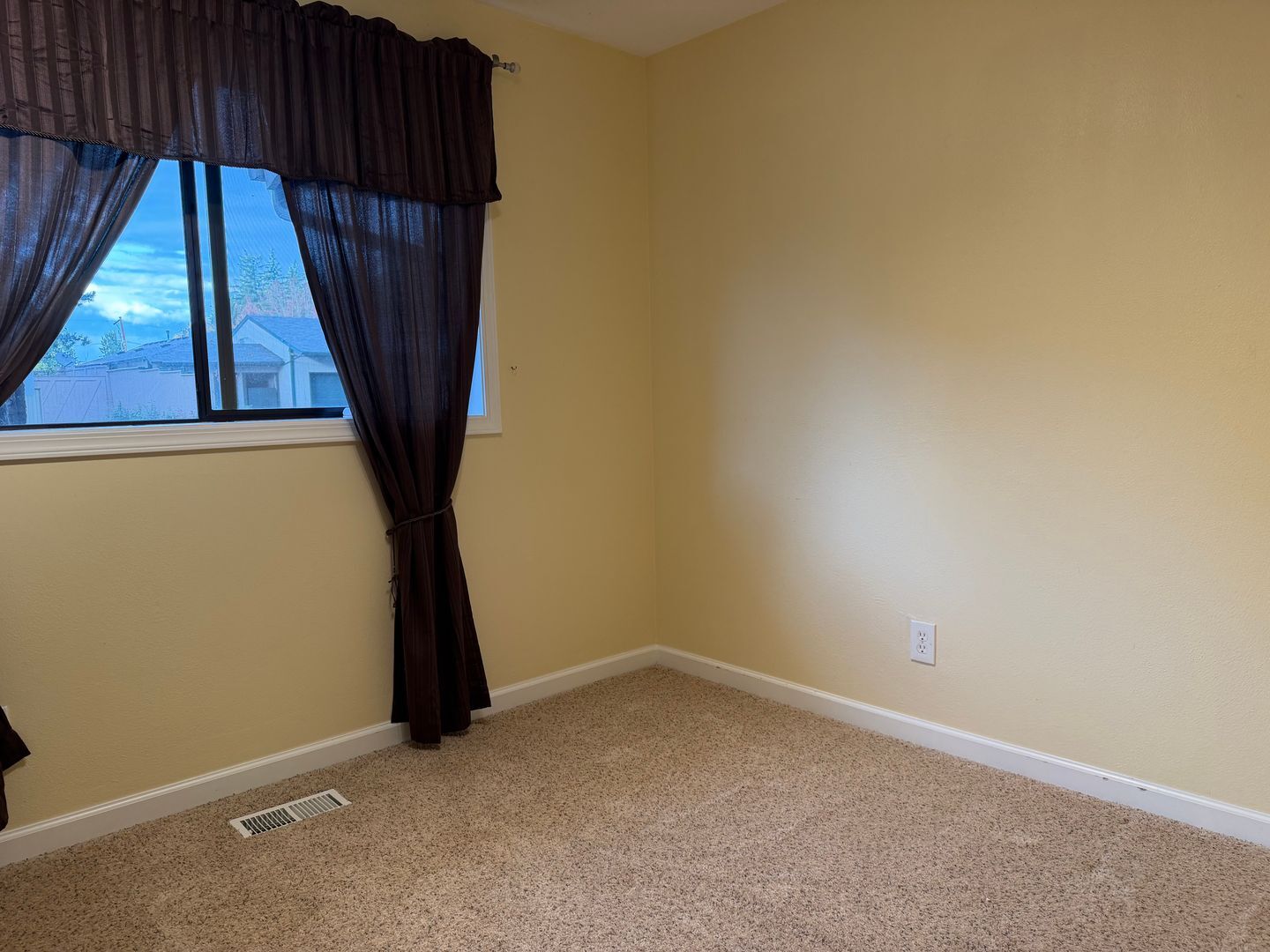 623 NE 172nd Ave. - Portland - Oregon - 3 bed, 1 bath rental property