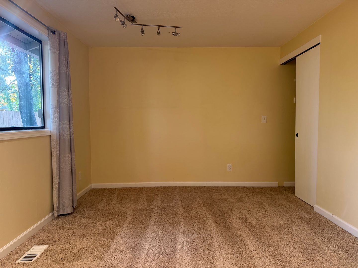 623 NE 172nd Ave. - Portland - Oregon - 3 bed, 1 bath rental property