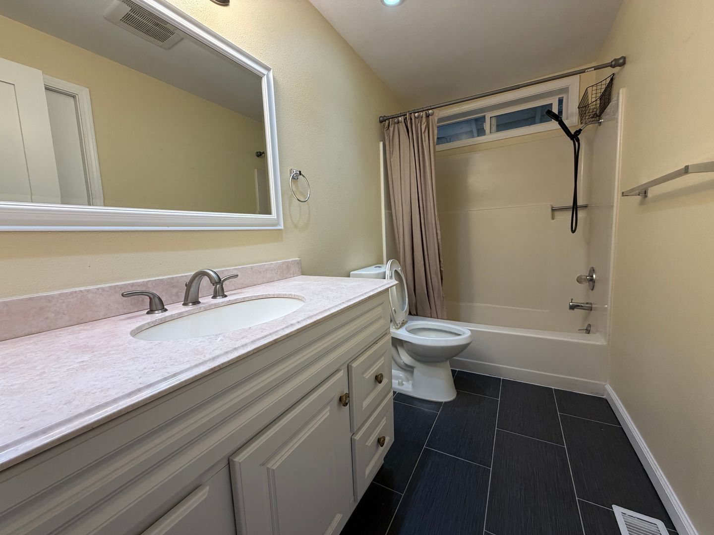 623 NE 172nd Ave. - Portland - Oregon - 3 bed, 1 bath rental property
