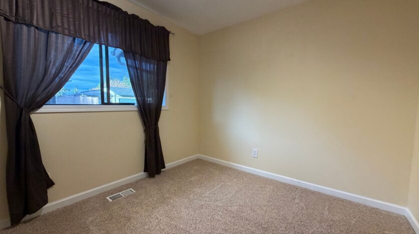 623 NE 172nd Ave. - Portland - Oregon - 3 bed, 1 bath rental property