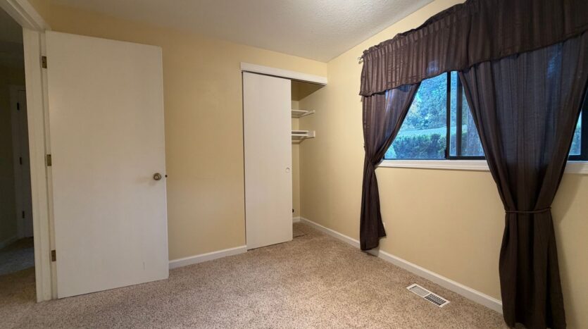 623 NE 172nd Ave. - Portland - Oregon - 3 bed, 1 bath rental property