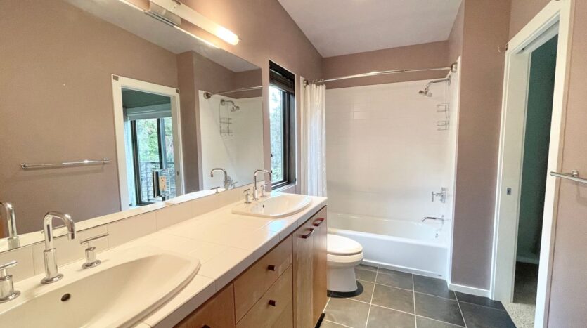 630 NW Silver Buckle Rd - Bend - Oregon - 4 bed, 3.5 bath rental property