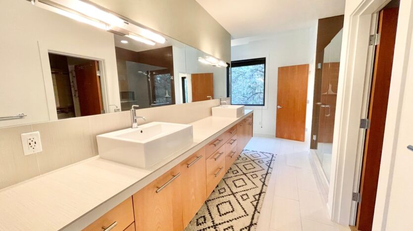 630 NW Silver Buckle Rd - Bend - Oregon - 4 bed, 3.5 bath rental property
