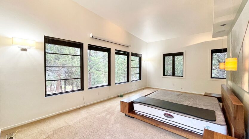 630 NW Silver Buckle Rd - Bend - Oregon - 4 bed, 3.5 bath rental property