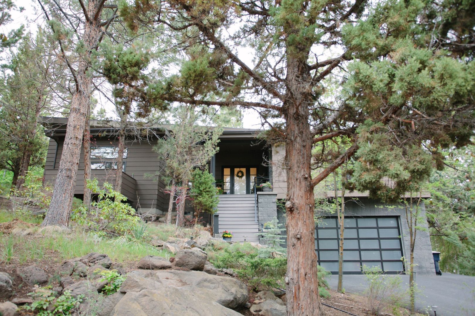 630 NW Silver Buckle Rd - Bend - Oregon - 4 bed, 3.5 bath rental property