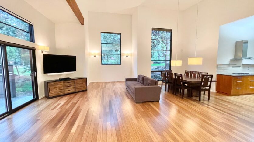 630 NW Silver Buckle Rd - Bend - Oregon - 4 bed, 3.5 bath rental property