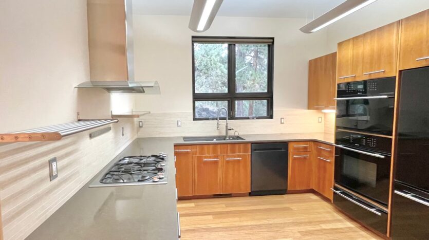 630 NW Silver Buckle Rd - Bend - Oregon - 4 bed, 3.5 bath rental property