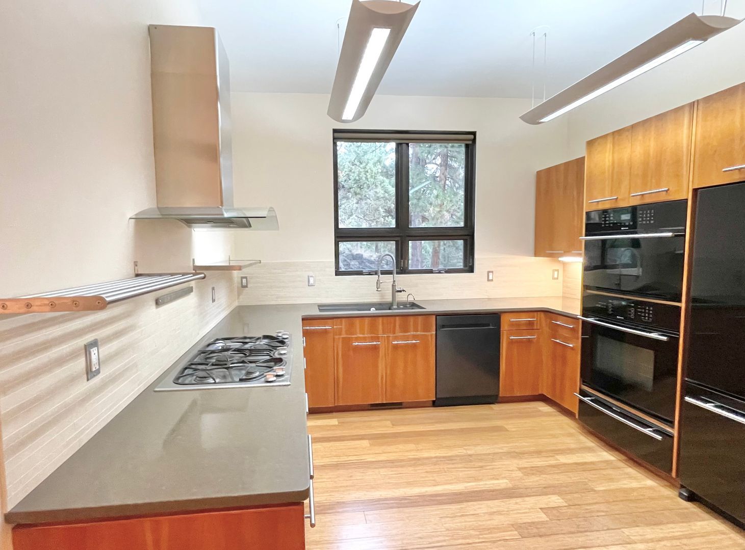 630 NW Silver Buckle Rd - Bend - Oregon - 4 bed, 3.5 bath rental property