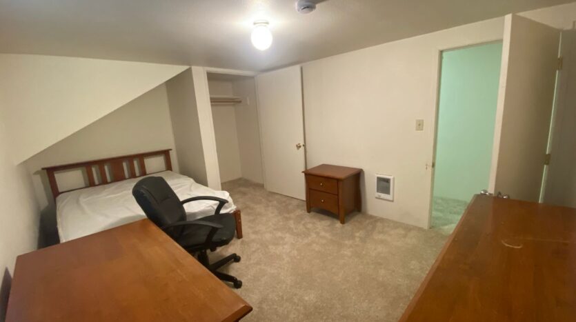 10015 SW Boones Ferry Road Room 4 - Portland - Oregon - 1 bed, 1 bath rental property