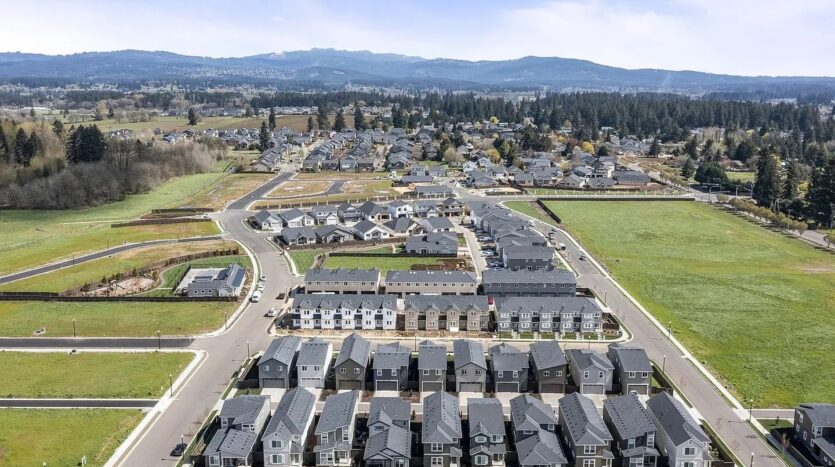 10105 NE 132nd Ave - Vancouver - Washington - 3 bed, 2.5 bath rental property