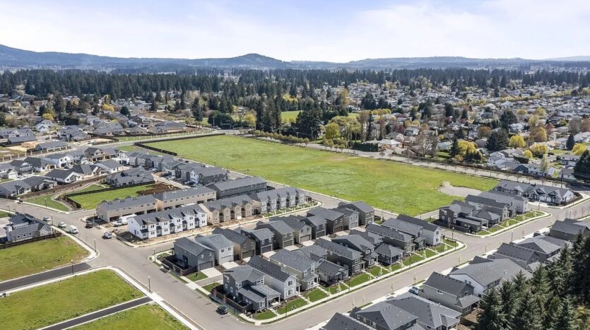 10105 NE 132nd Ave - Vancouver - Washington - 3 bed, 2.5 bath rental property