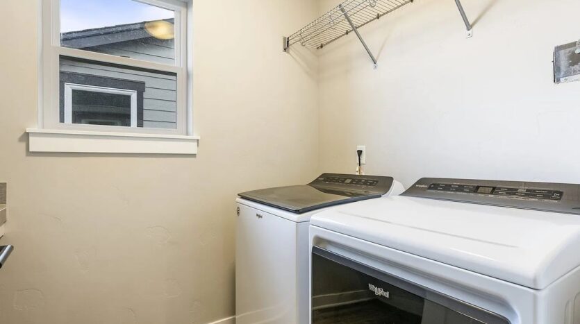 10105 NE 132nd Ave - Vancouver - Washington - 3 bed, 2.5 bath rental property