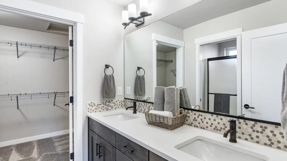 10105 NE 132nd Ave - Vancouver - Washington - 3 bed, 2.5 bath rental property