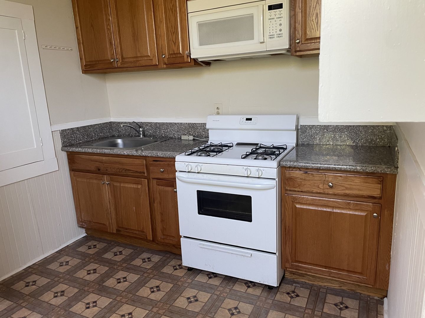 1014 Napa Street Unit B - Vallejo - California - 1 bed, 1 bath rental property