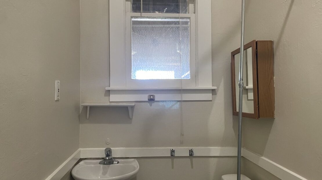 1014 Napa Street Unit B - Vallejo - California - 1 bed, 1 bath rental property