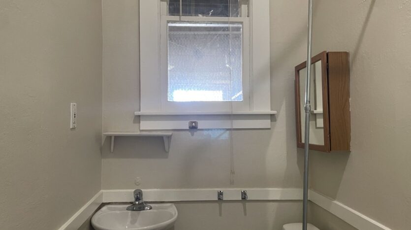 1014 Napa Street Unit B - Vallejo - California - 1 bed, 1 bath rental property