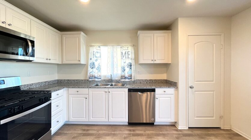 10374 San Andreas St - Adelanto - California - 3 bed, 2.5 bath rental property