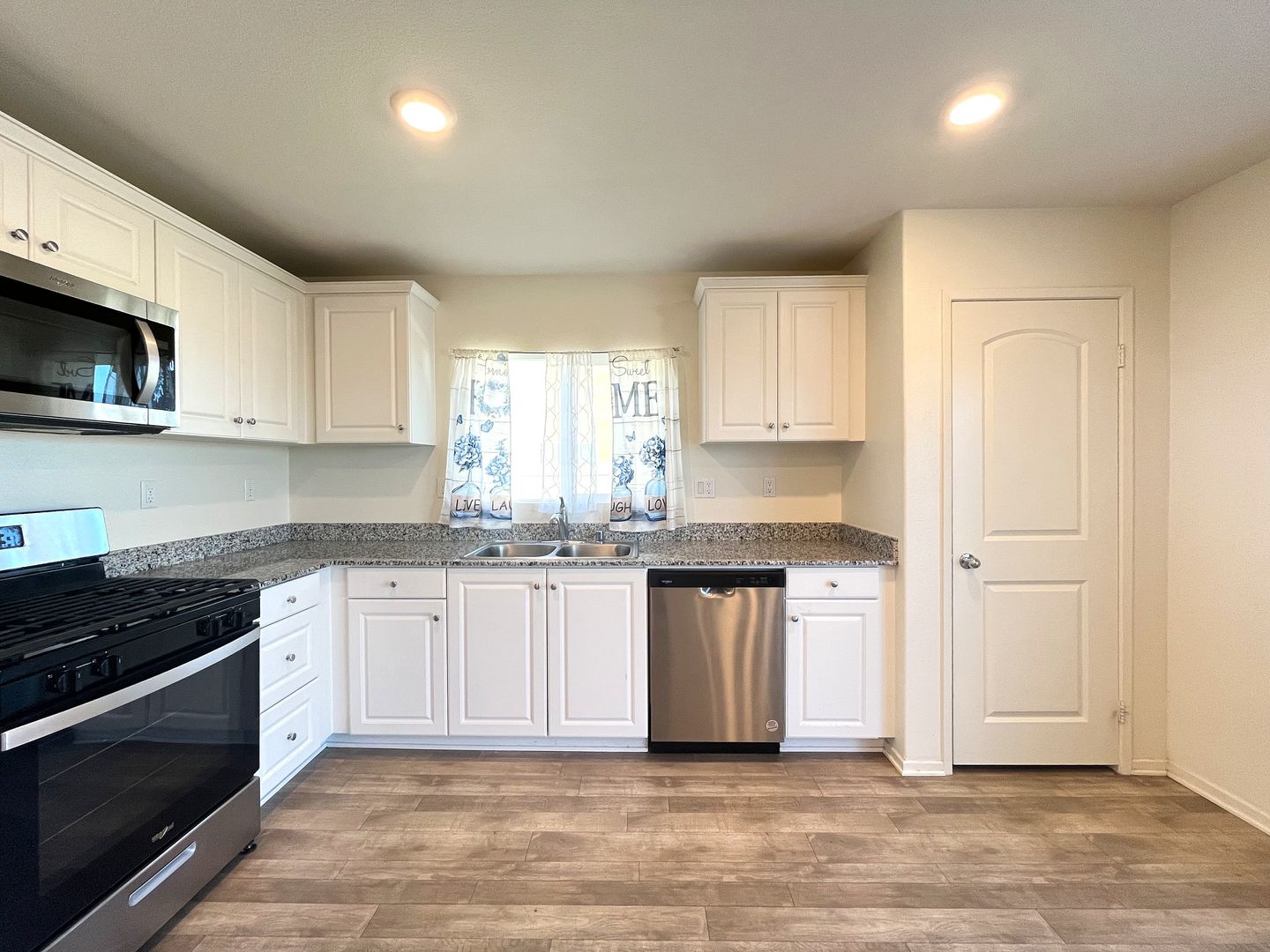 10374 San Andreas St - Adelanto - California - 3 bed, 2.5 bath rental property