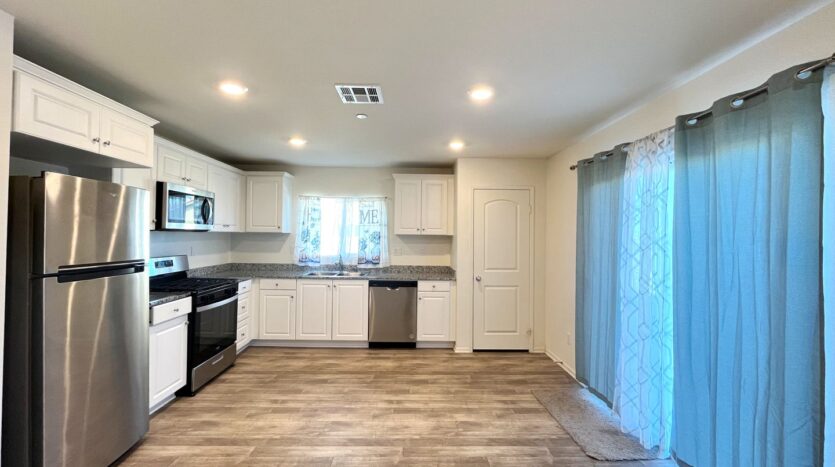 10374 San Andreas St - Adelanto - California - 3 bed, 2.5 bath rental property