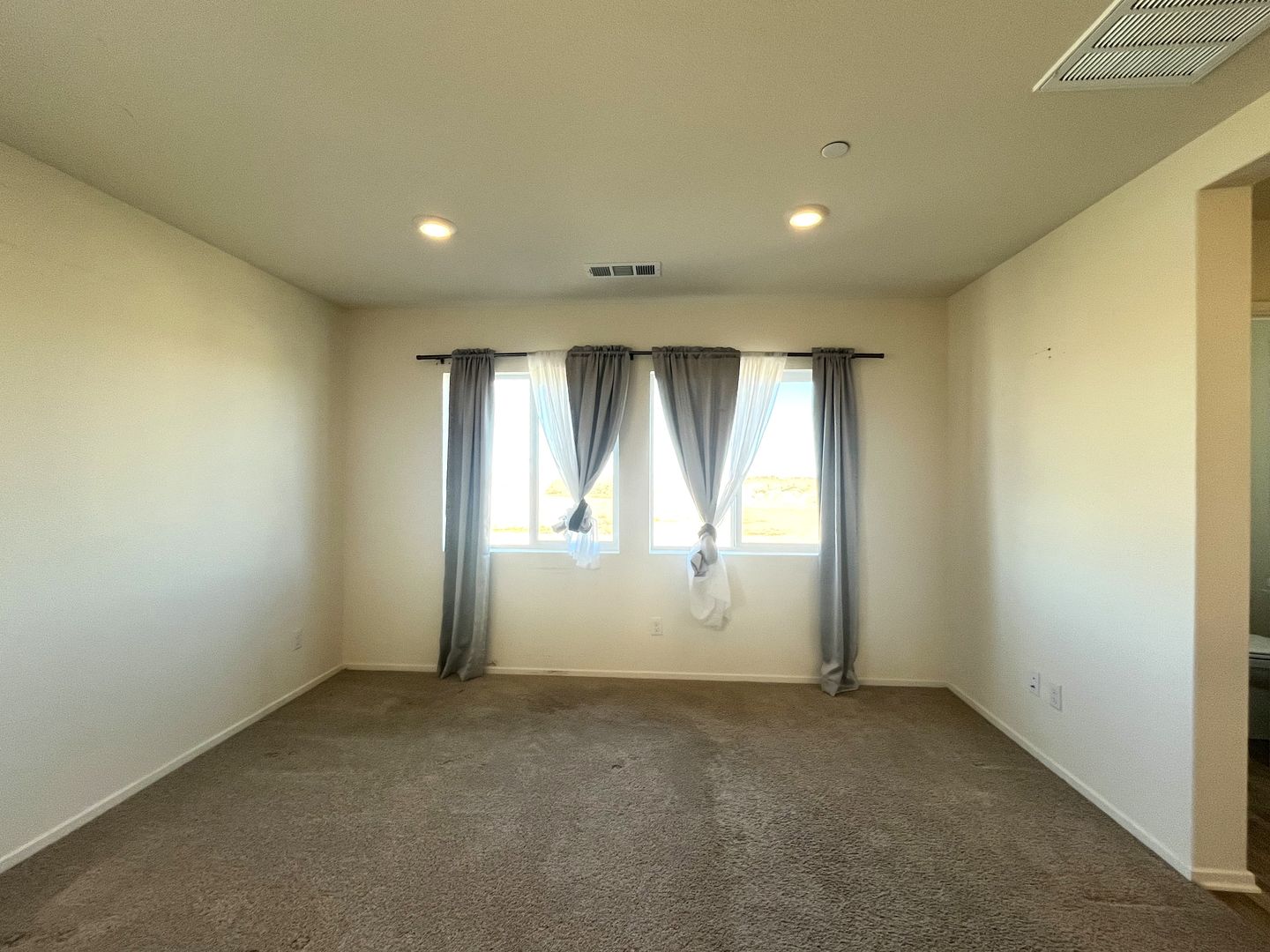 10374 San Andreas St - Adelanto - California - 3 bed, 2.5 bath rental property