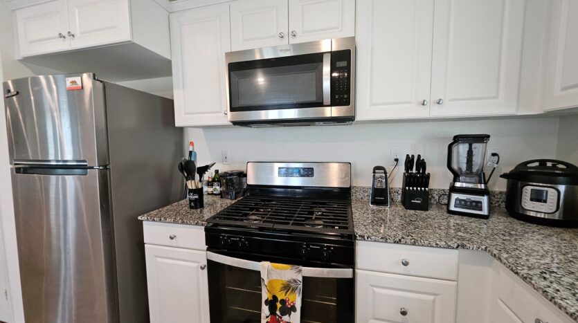 10374 San Andreas St - Adelanto - California - 3 bed, 2.5 bath rental property