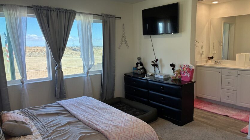 10374 San Andreas St - Adelanto - California - 3 bed, 2.5 bath rental property