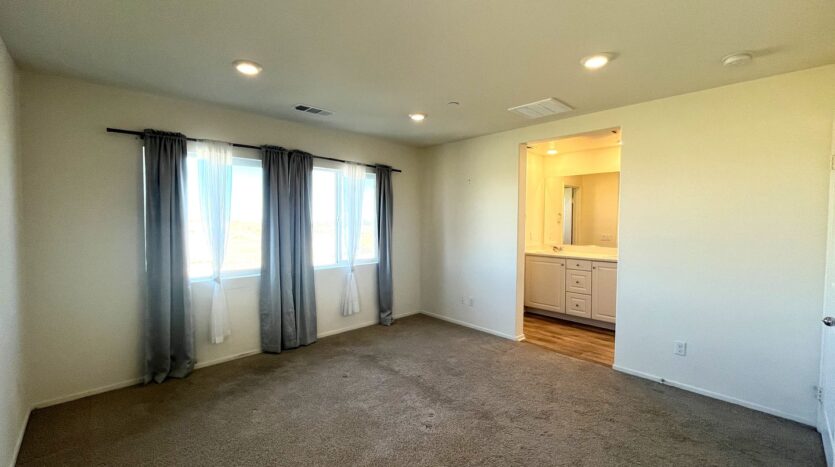 10374 San Andreas St - Adelanto - California - 3 bed, 2.5 bath rental property